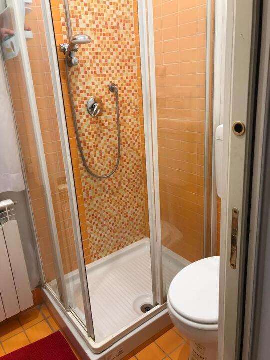 Confortevole Per 5 Persone A Portuense Apartment Rom